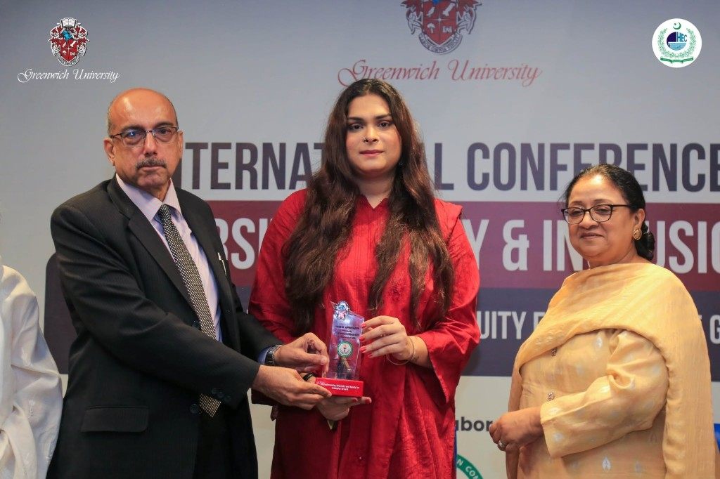 Award moment at the Diversity and Inclusion conference